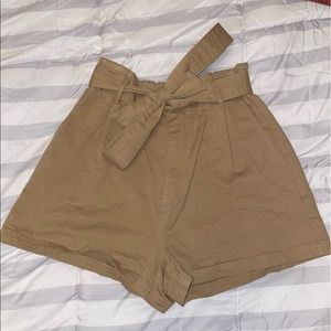 Elodie, size M. Khaki high waisted paper bag shorts.